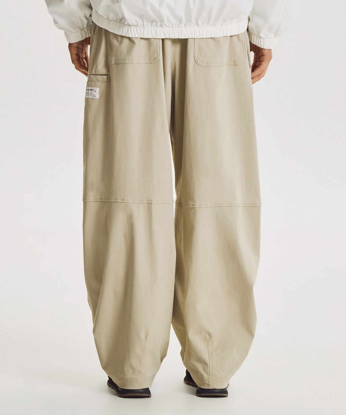뉴발란스(NEW BALANCE) NBNTG31853 / UNI 모닝레이브 우븐 와이드 커브드 팬츠 (S/BEIGE)