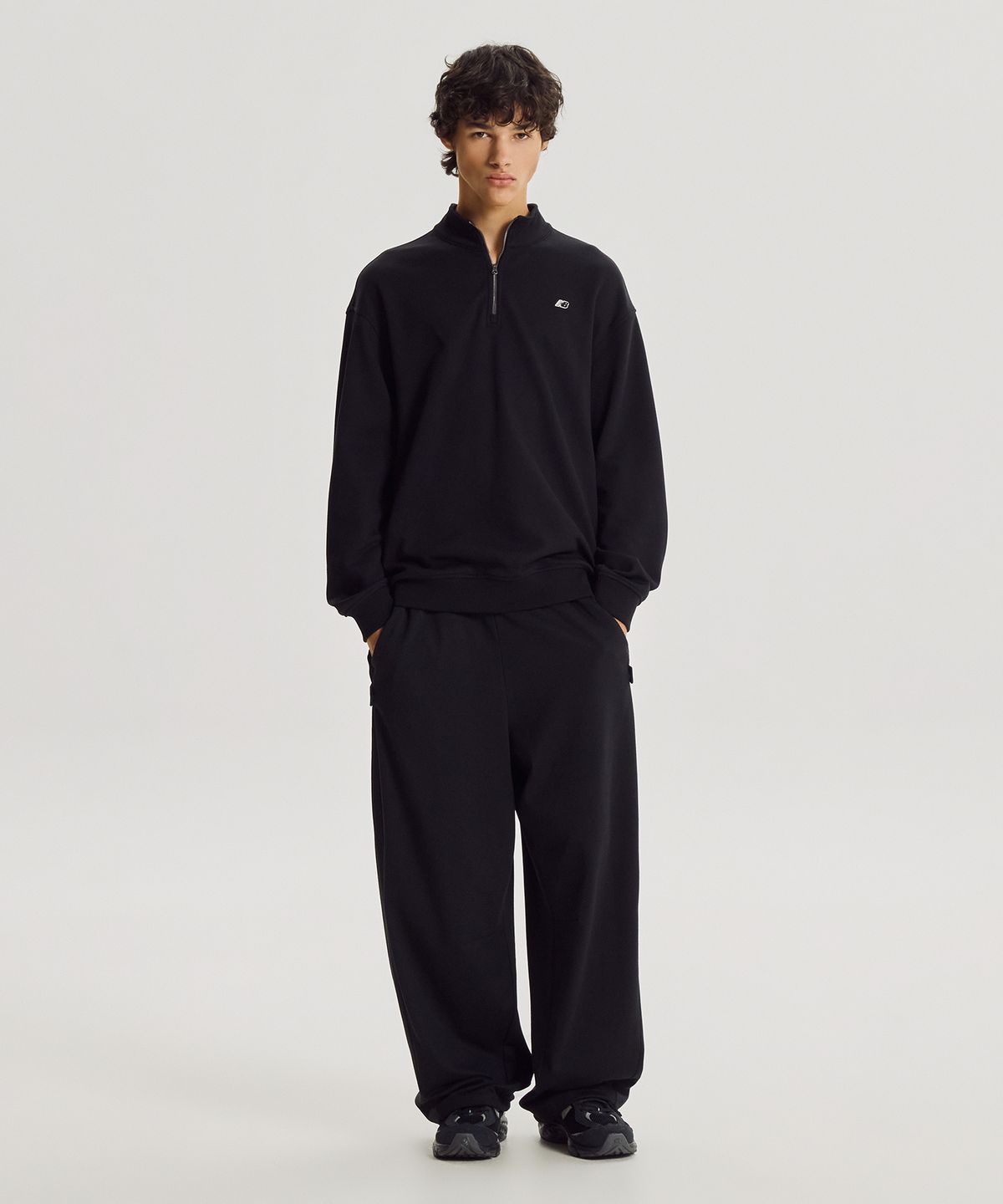 뉴발란스(NEW BALANCE) NBMLG31803 / UNI 에센셜 헤리티지 경량 사이드스냅 오버와이드 팬츠 (BLACK)