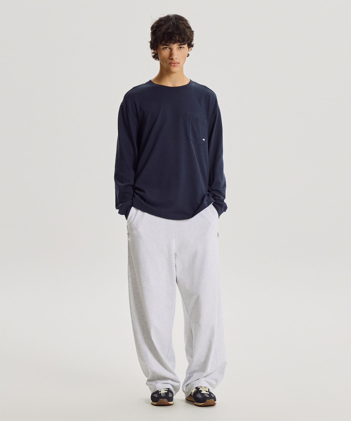 뉴발란스(NEW BALANCE) NBMLG31803 / UNI 에센셜 헤리티지 경량 사이드스냅 오버와이드 팬츠 (A/GRAY)