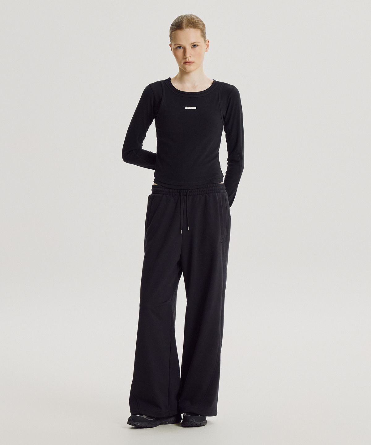 뉴발란스(NEW BALANCE) NBMLG4W932 / WOMEN 에센셜 오버 와이드팬츠 (BLACK)