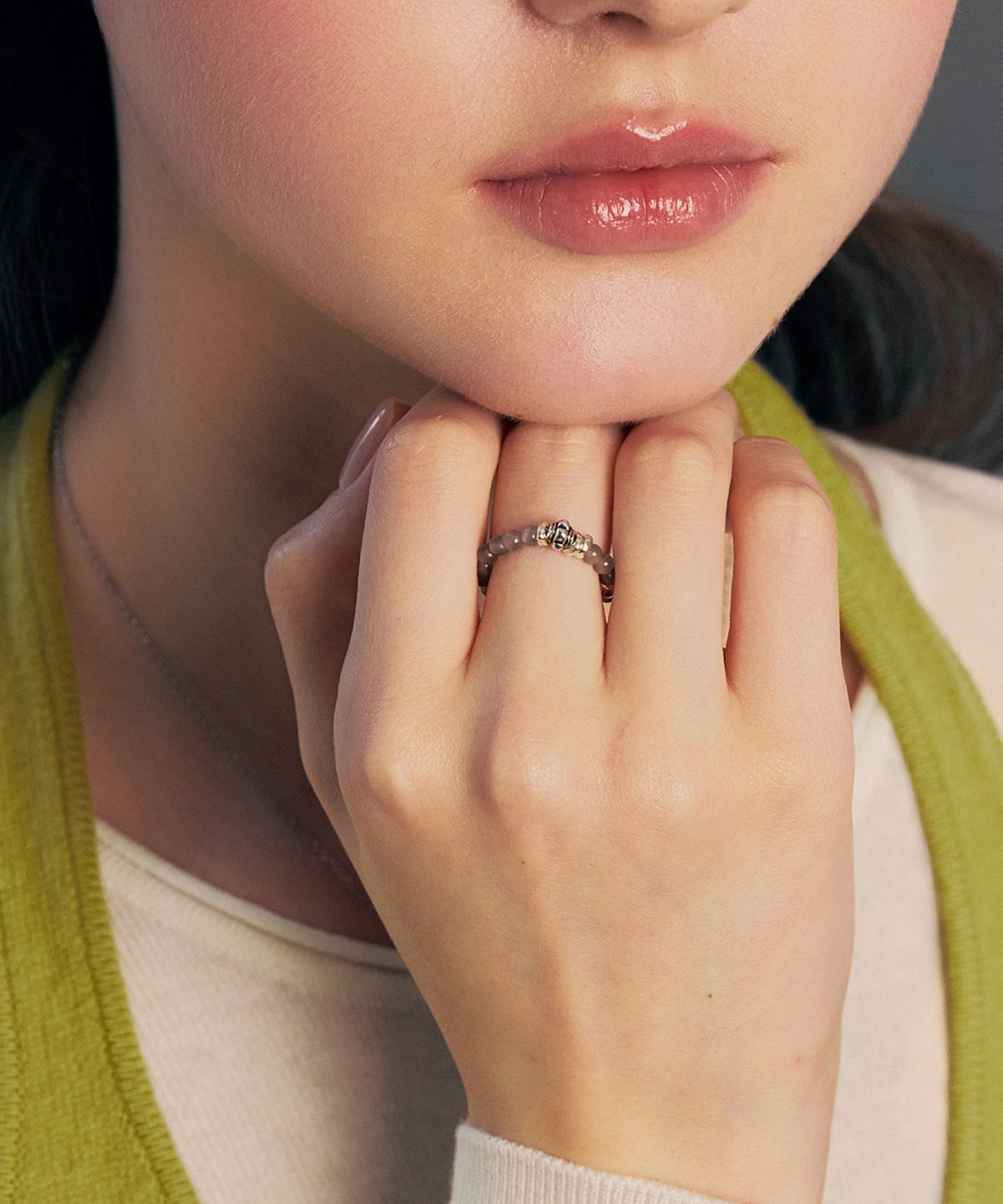 헤이(HEI) antique cat’s-eye bead ring (brown/gray)