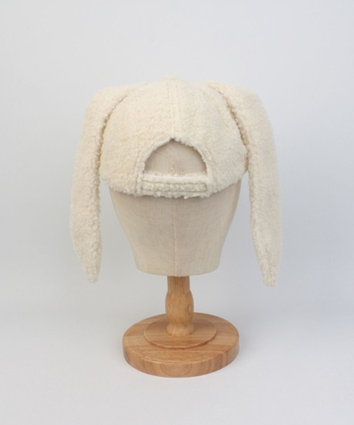유니버셜 케미스트리(UNIVERSAL CHEMISTRY) Rabbit Fleece Ivory Ballcap 토끼모자