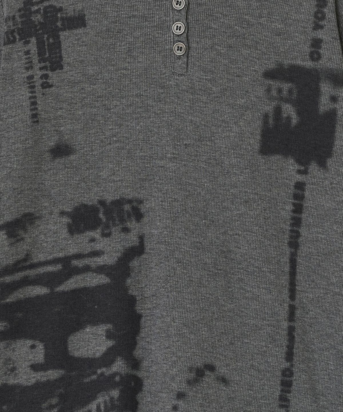 타입서비스(TYPESERVICE) Blur Spray Henley Top [Charcoal]