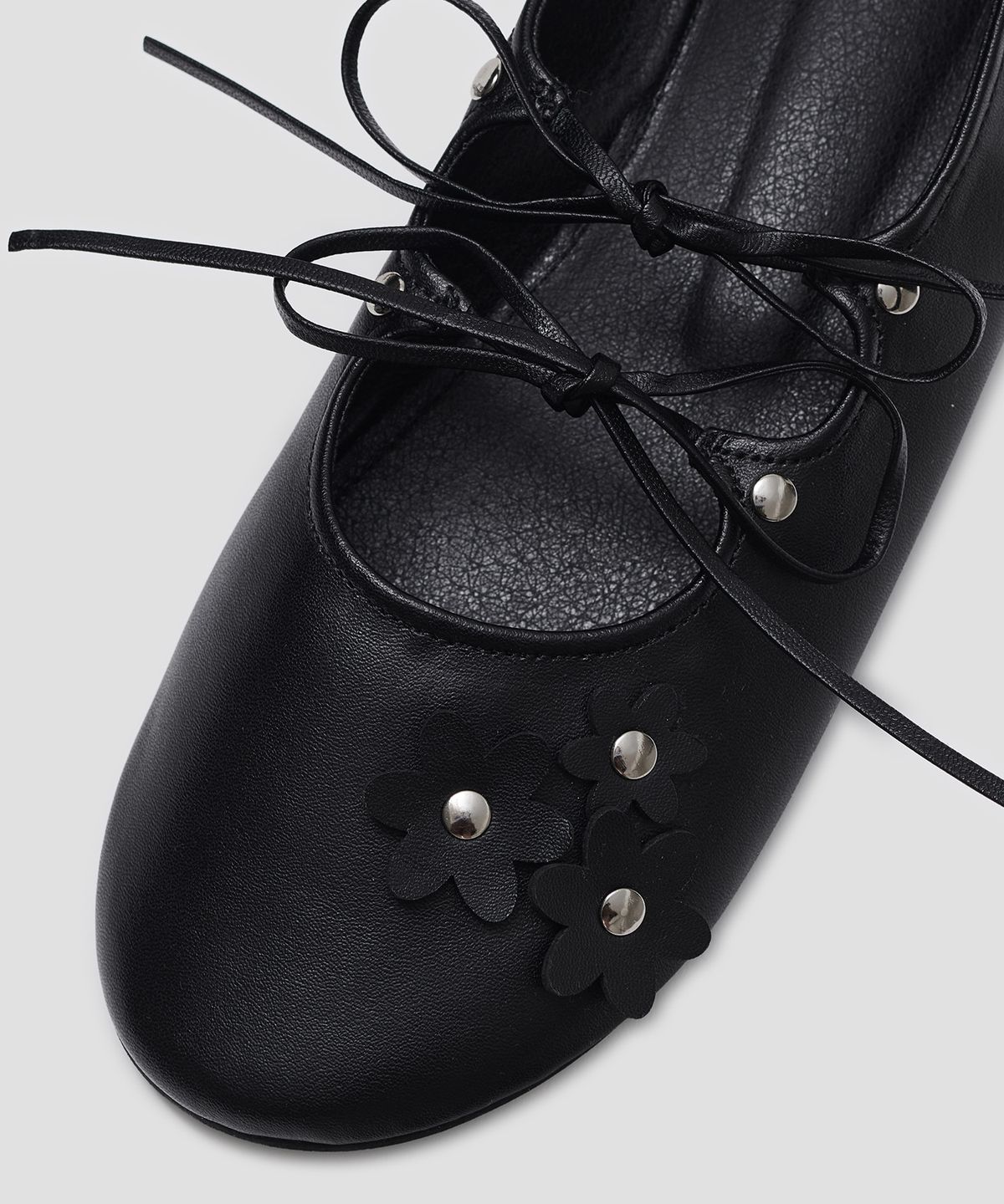 타입서비스(TYPESERVICE) Flower Patch Lace Up Flats [Black]
