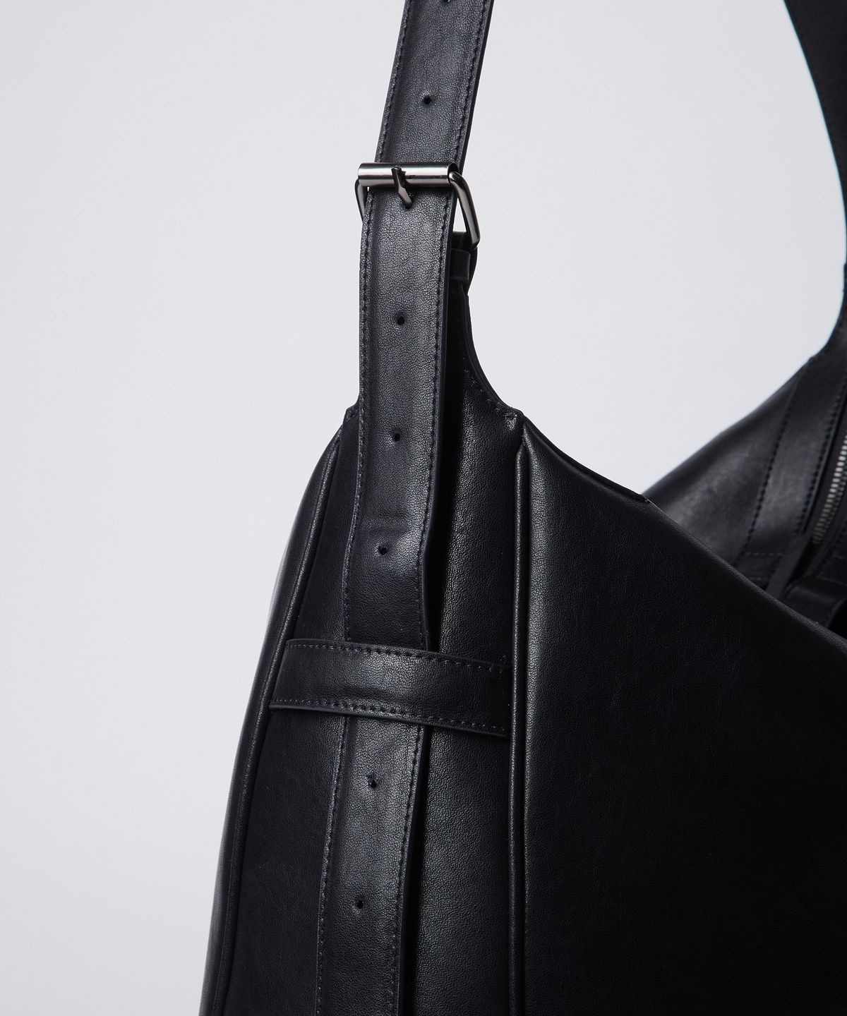 247시리즈(247SERIES) [봄태규 X 24/7] COW HIDE ARCHI 숄더 백 BLACK