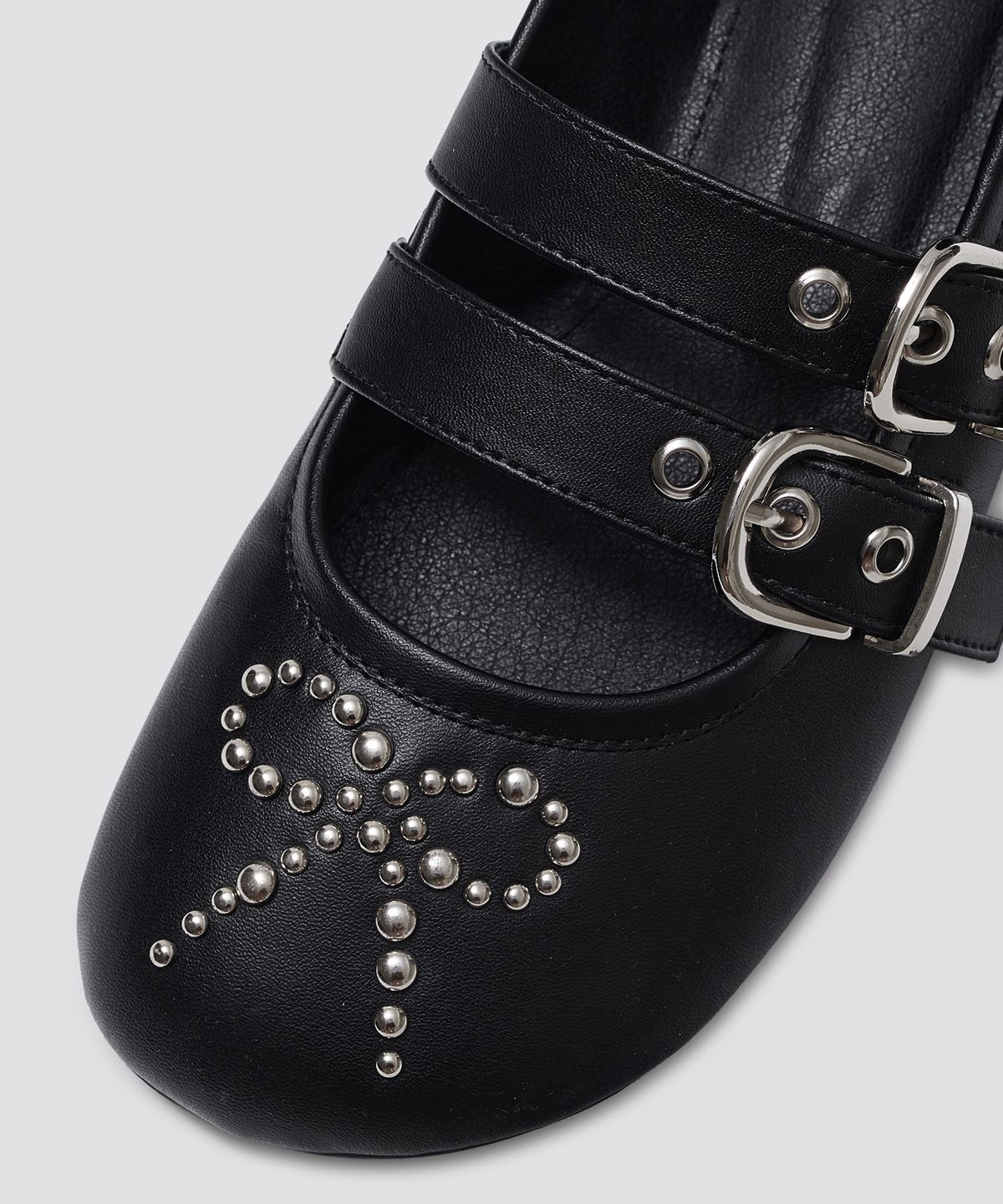 타입서비스(TYPESERVICE) Ribbon Rivet Buckle Flats [Black]