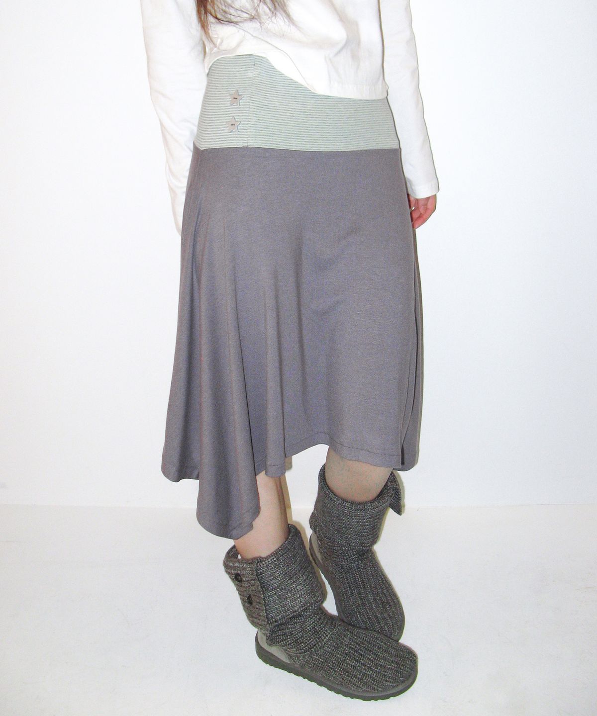 아메스 월드와이드(AMES-WORLDWIDE) BUTTON STRIPE UNBALANCE SKIRT CHARCOAL