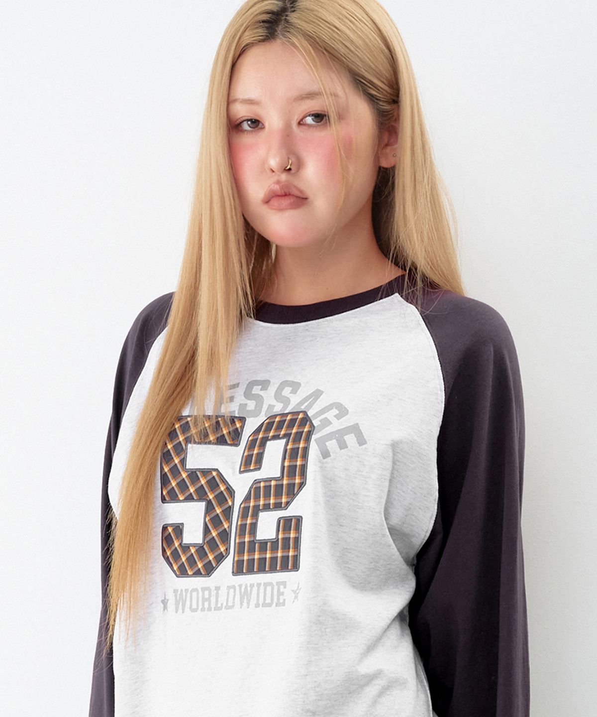 아메스 월드와이드(AMES-WORLDWIDE) 52 CHECK APPLIQUE RAGLAN LS TEE LIGHT GREY