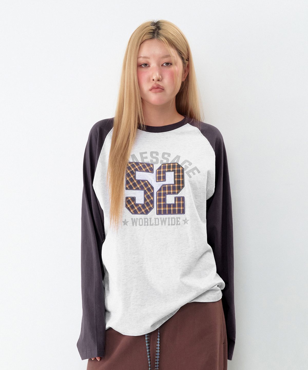 아메스 월드와이드(AMES-WORLDWIDE) 52 CHECK APPLIQUE RAGLAN LS TEE LIGHT GREY