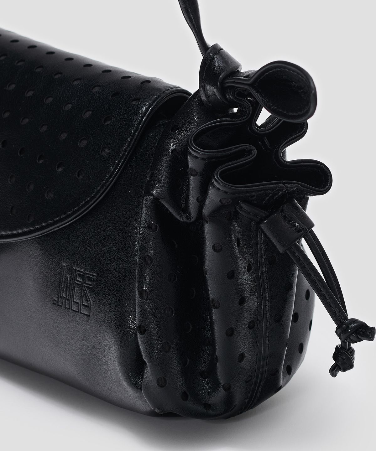 타입서비스(TYPESERVICE) Dot Perforated Shoulder Bag [Black]