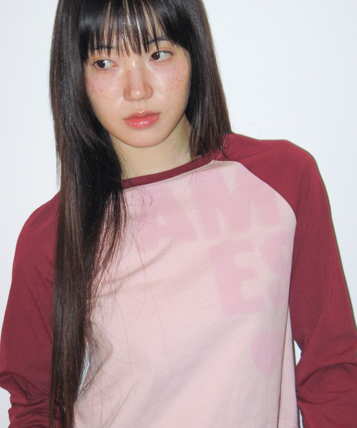 아메스 월드와이드(AMES-WORLDWIDE) BOLD TYPO ROUND HEM LS TEE PINK