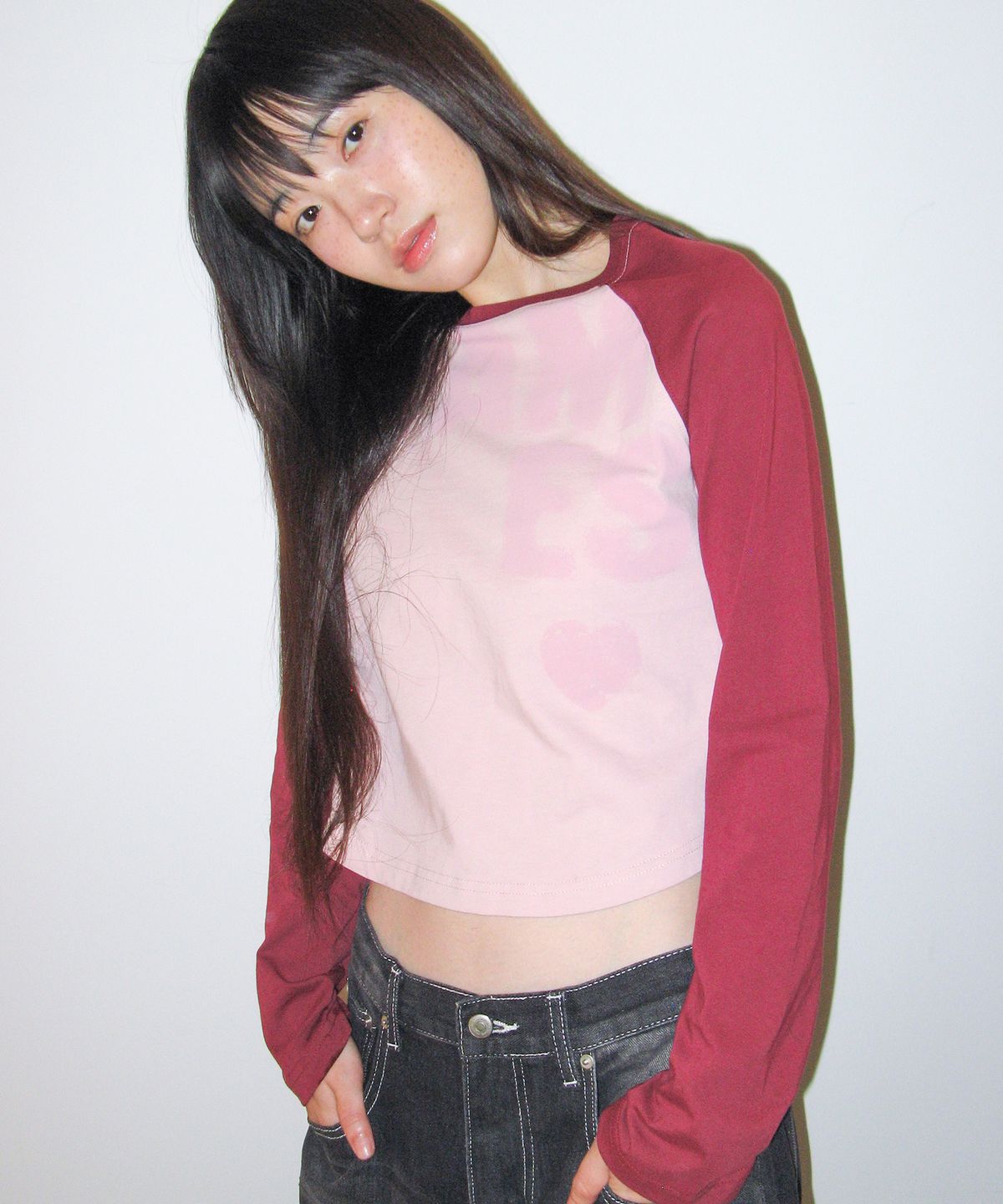 아메스 월드와이드(AMES-WORLDWIDE) BOLD TYPO ROUND HEM LS TEE PINK