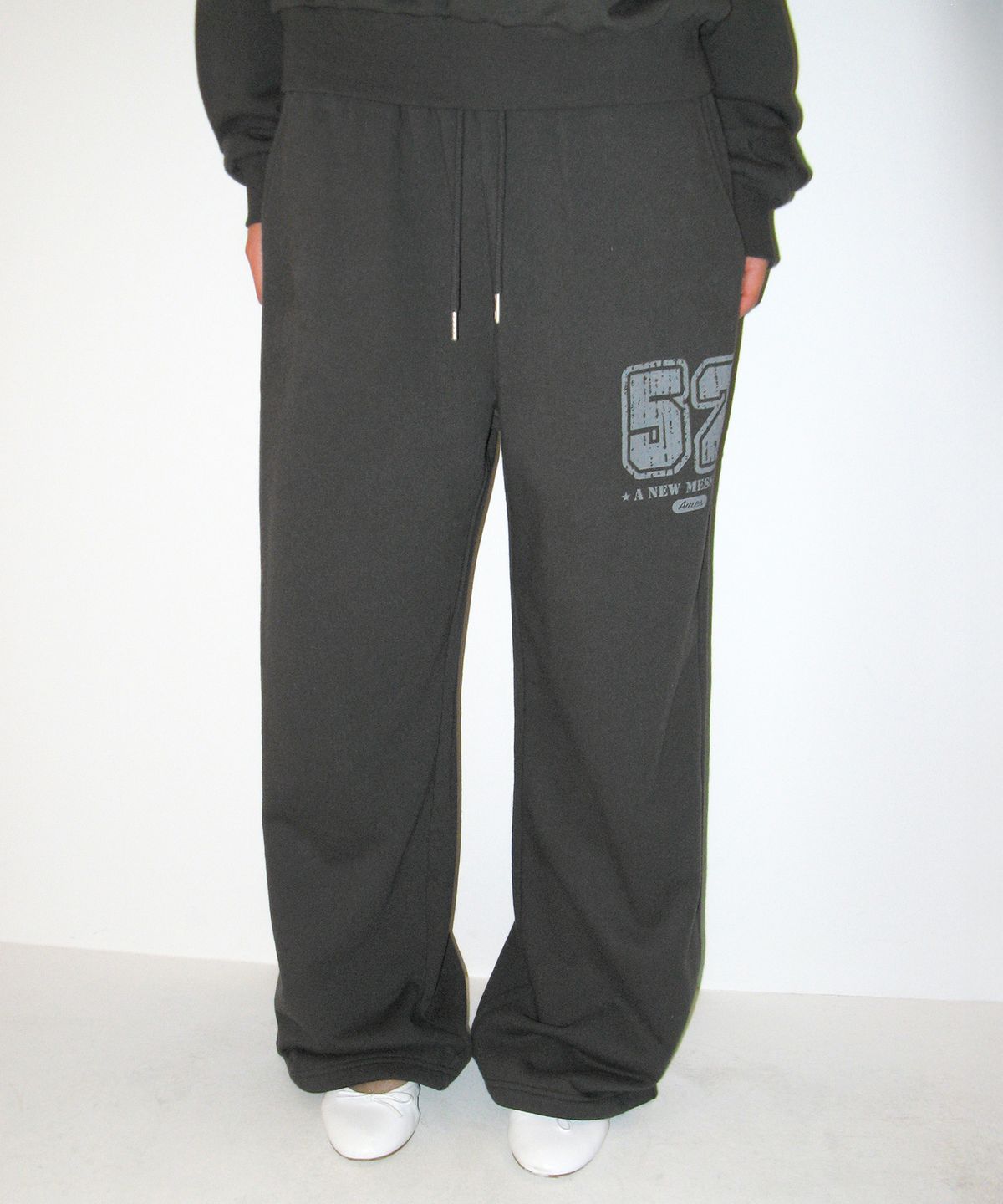 아메스 월드와이드(AMES-WORLDWIDE) 52 CASUAL SWEATPANTS CHARCOAL