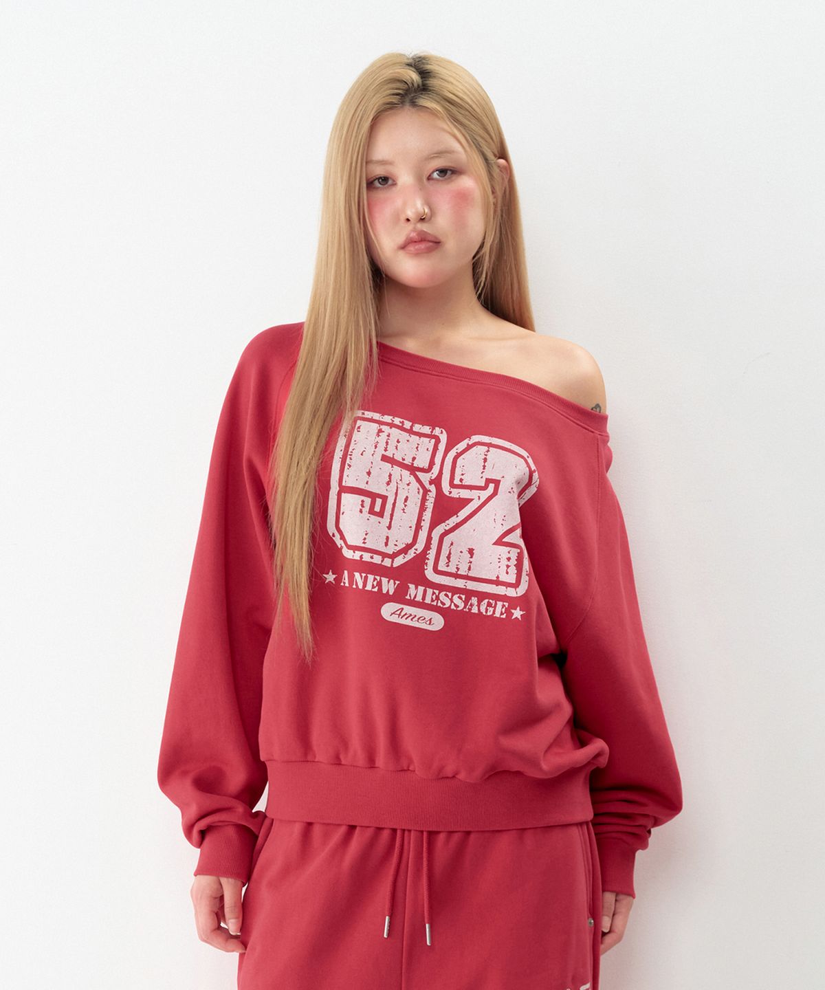 아메스 월드와이드(AMES-WORLDWIDE) 52 CASUAL OFF SHOULDER SWEATSHIRT RED
