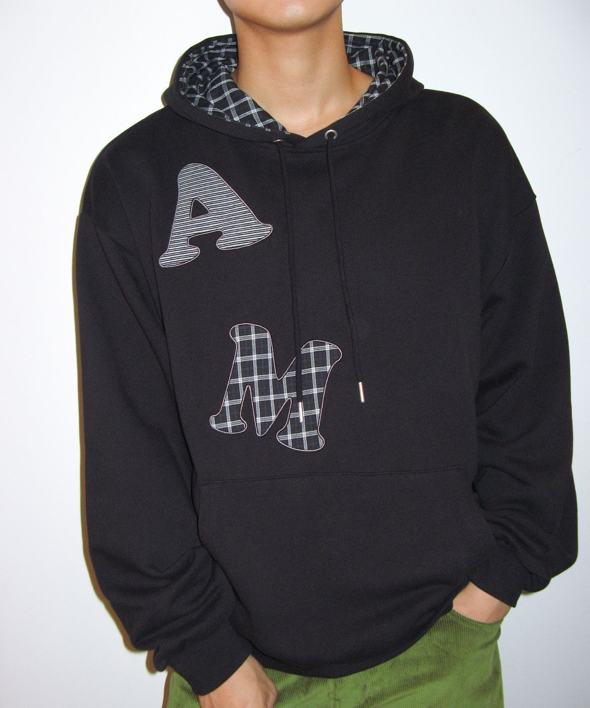 아메스 월드와이드(AMES-WORLDWIDE) BIG PATCH APPLIQUE HOODIE BLACK