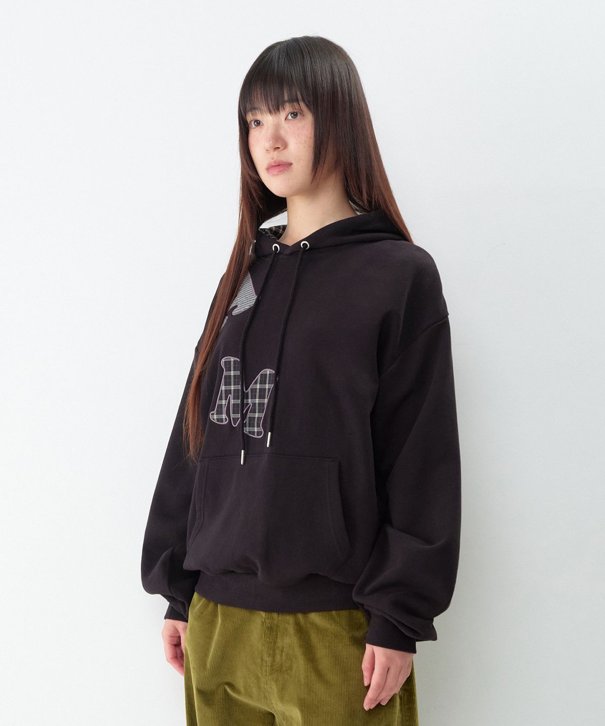 아메스 월드와이드(AMES-WORLDWIDE) BIG PATCH APPLIQUE HOODIE BLACK