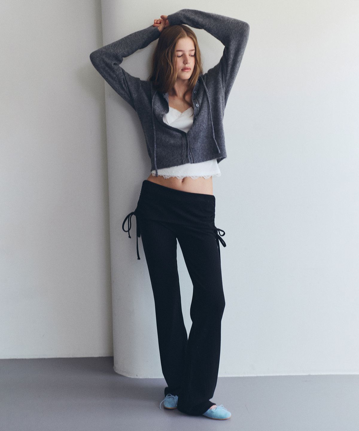 로라로라(ROLAROLA) NUBASIC FOLDING BOOTSCUT PANTS BLACK