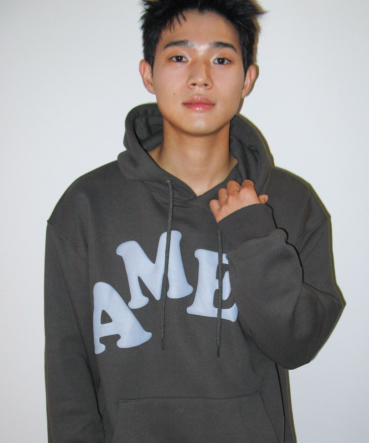 아메스 월드와이드(AMES-WORLDWIDE) BIG TYPO HOODIE CHARCOAL