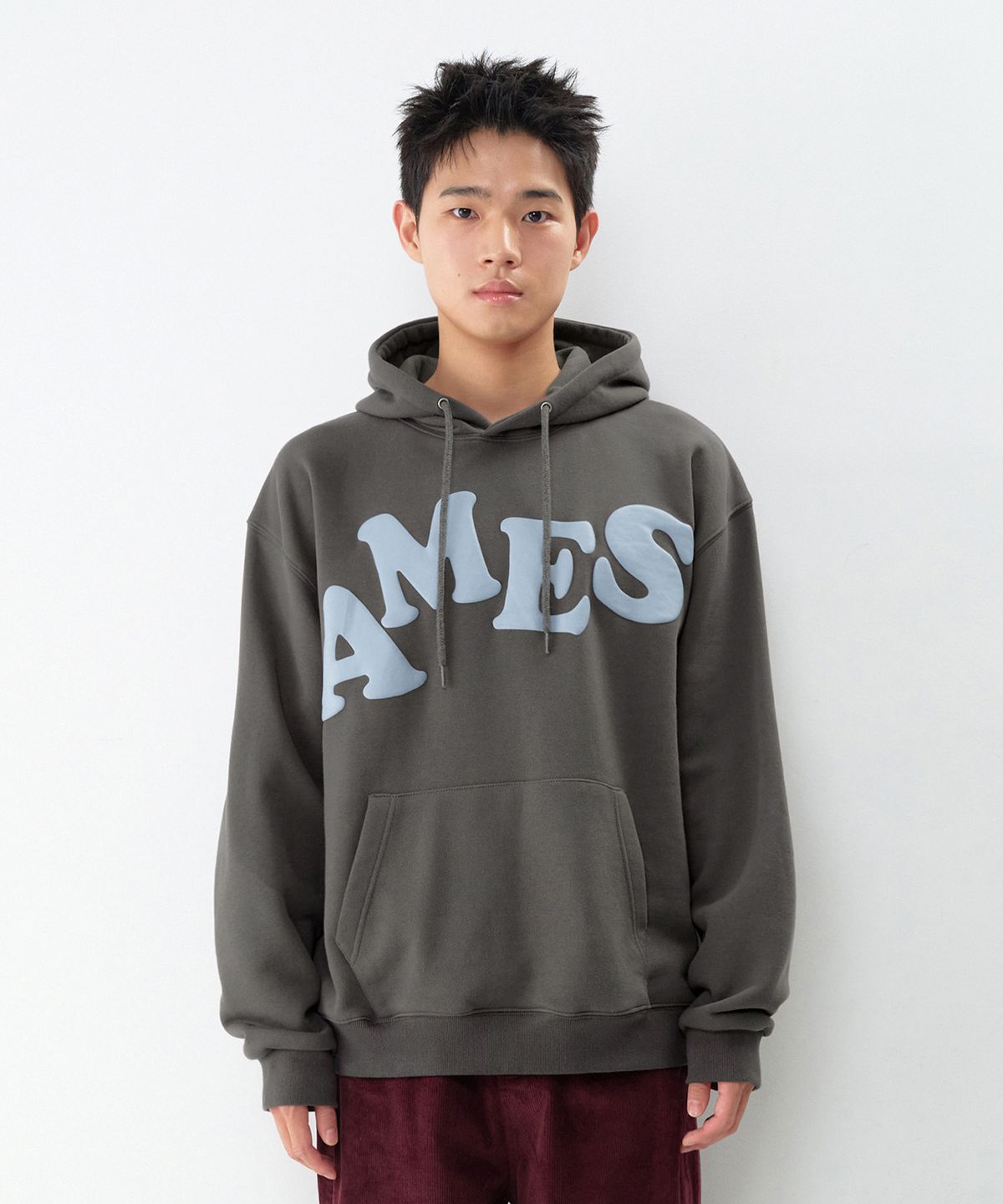 아메스 월드와이드(AMES-WORLDWIDE) BIG TYPO HOODIE CHARCOAL