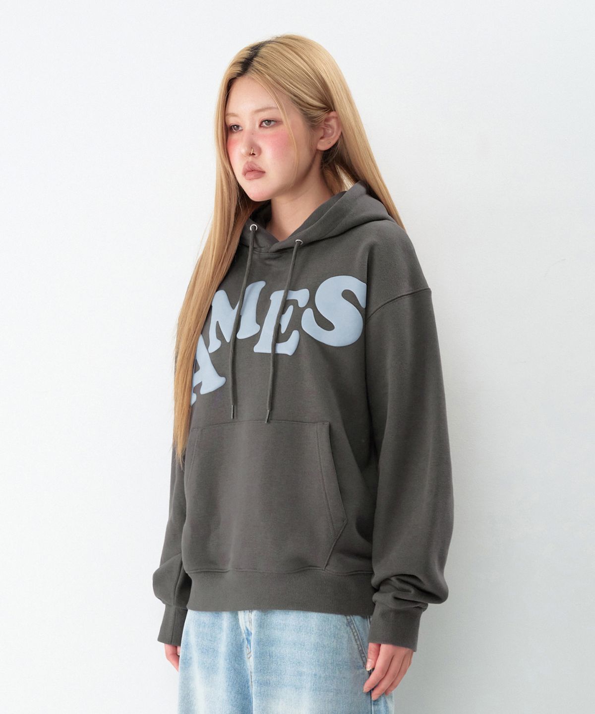 아메스 월드와이드(AMES-WORLDWIDE) BIG TYPO HOODIE CHARCOAL