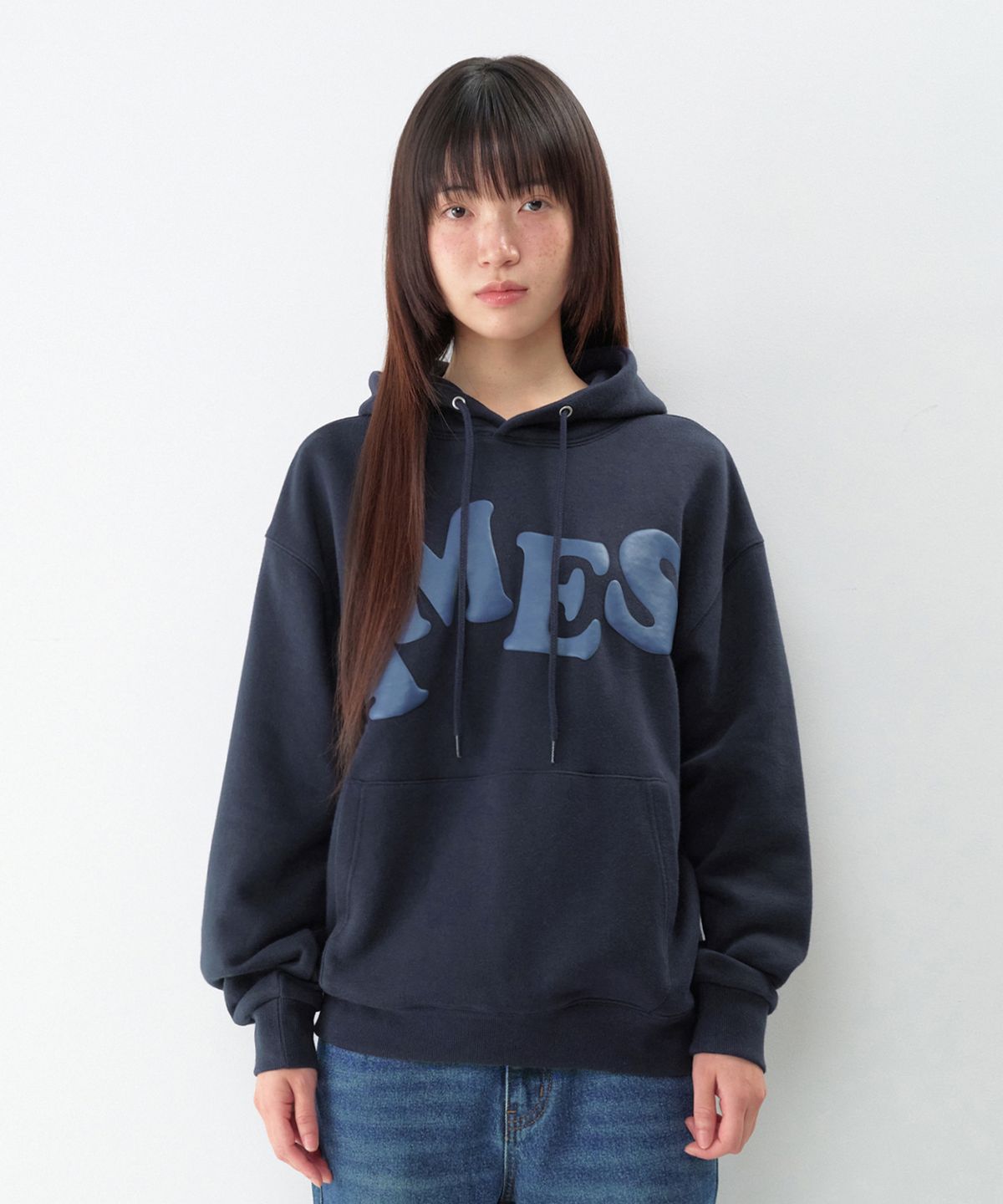 아메스 월드와이드(AMES-WORLDWIDE) BIG TYPO HOODIE NAVY