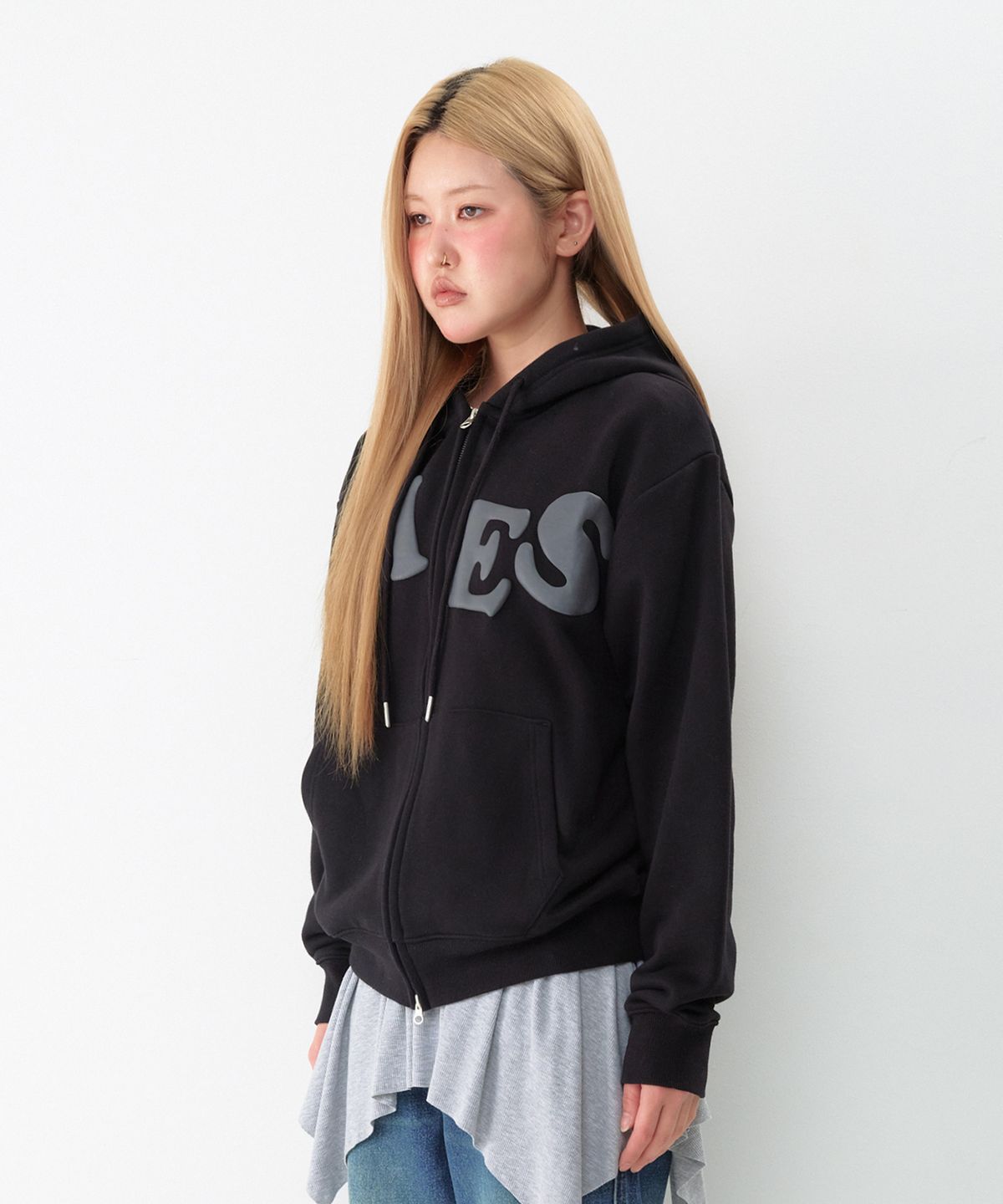 아메스 월드와이드(AMES-WORLDWIDE) BIG TYPO HOODIE ZIP UP BLACK