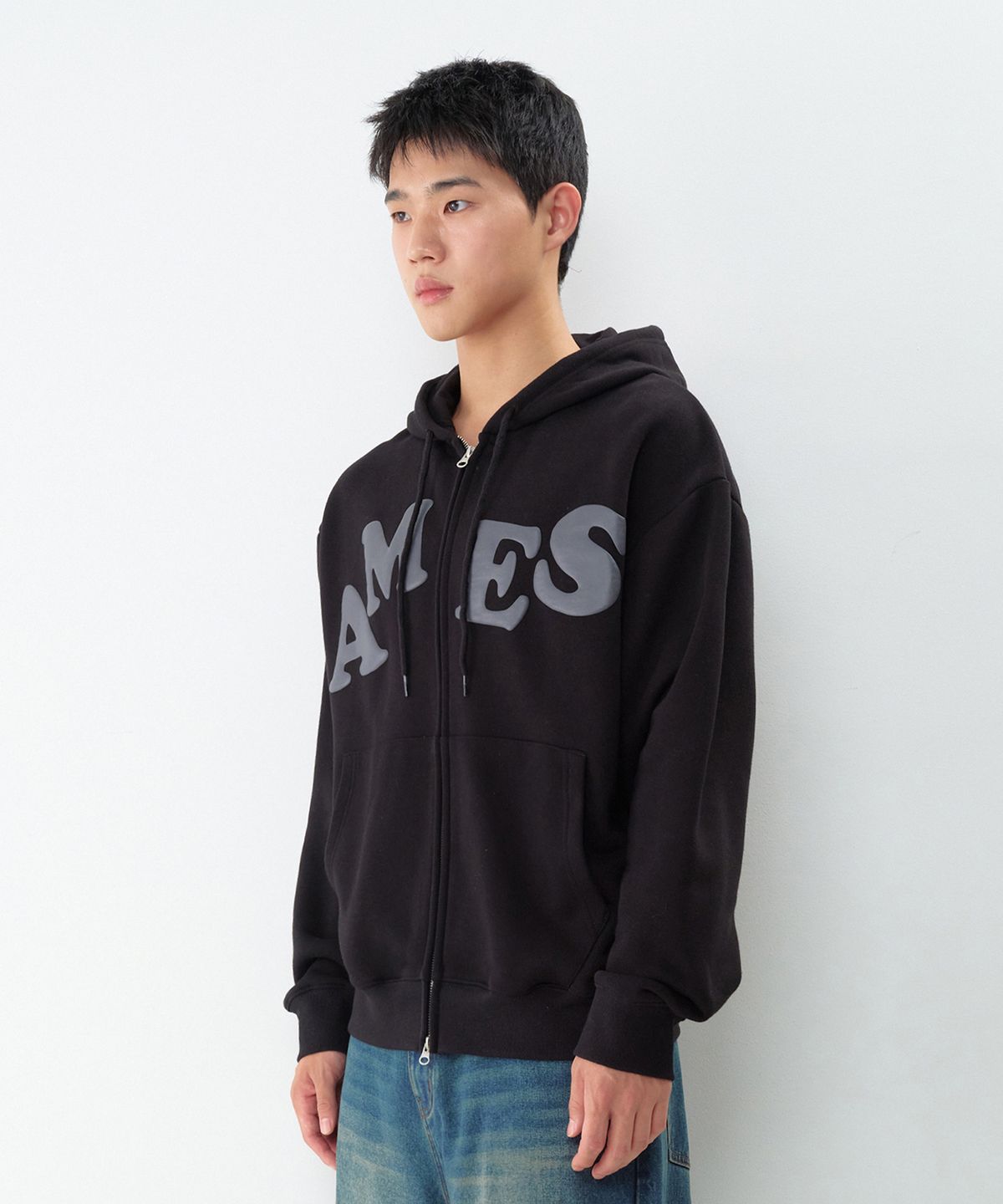 아메스 월드와이드(AMES-WORLDWIDE) BIG TYPO HOODIE ZIP UP BLACK