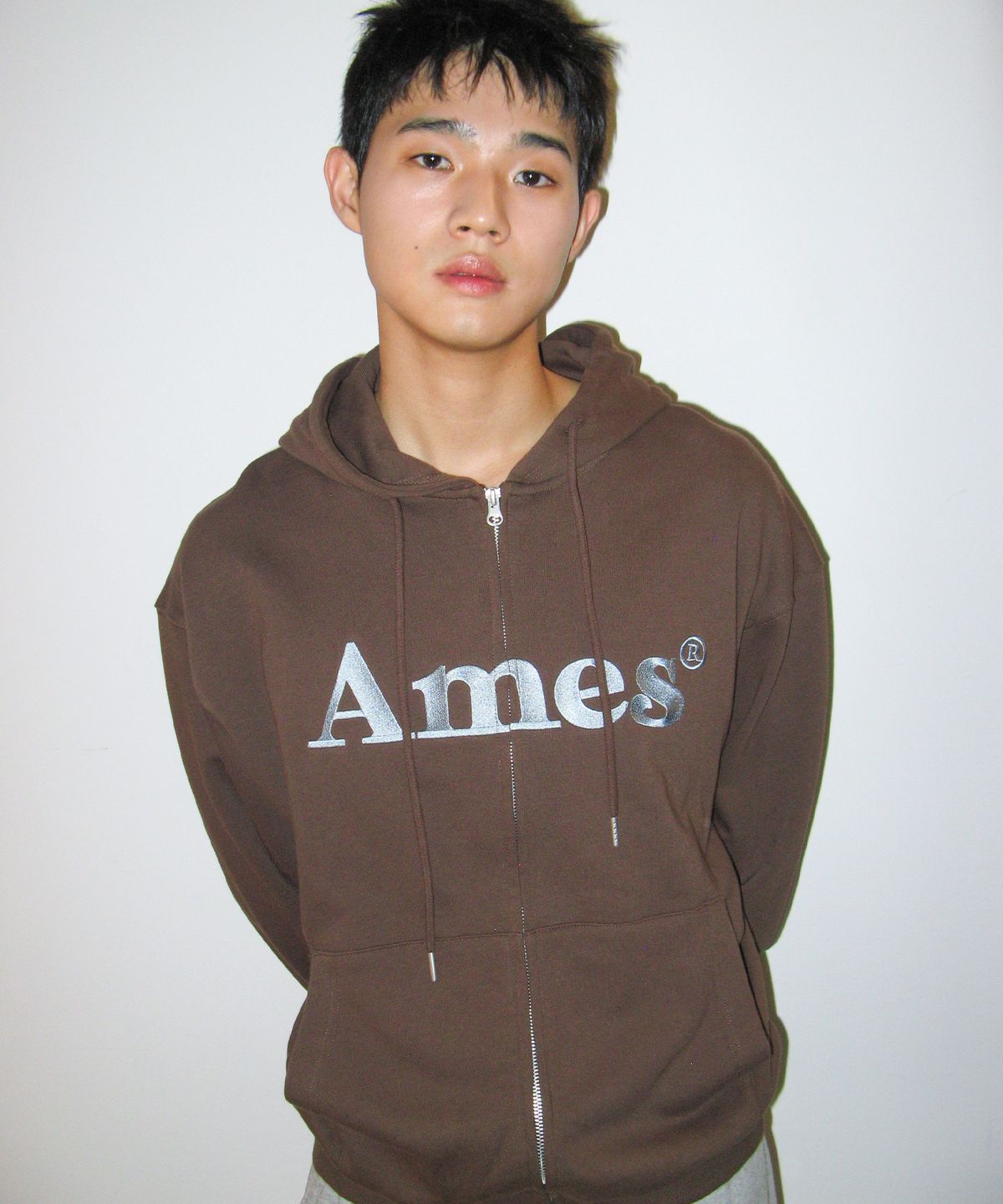 아메스 월드와이드(AMES-WORLDWIDE) BASIC LOGO HOODIE ZIP UP BROWN