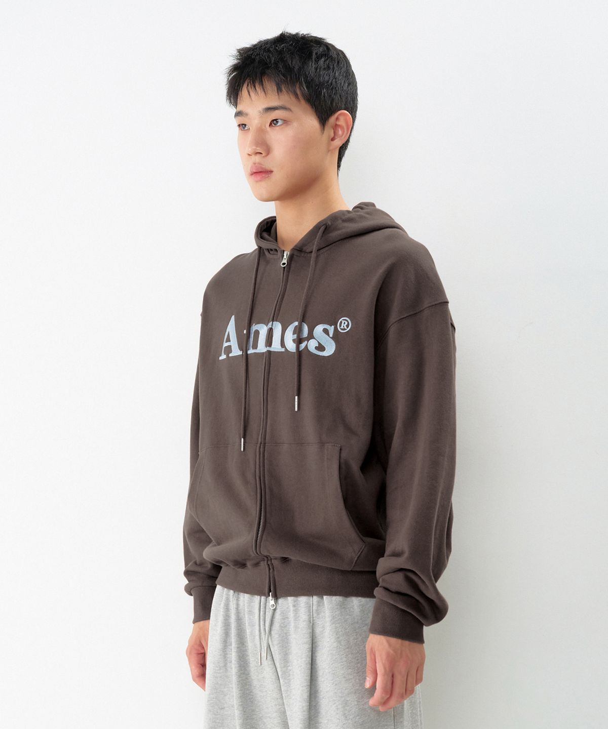 아메스 월드와이드(AMES-WORLDWIDE) BASIC LOGO HOODIE ZIP UP BROWN