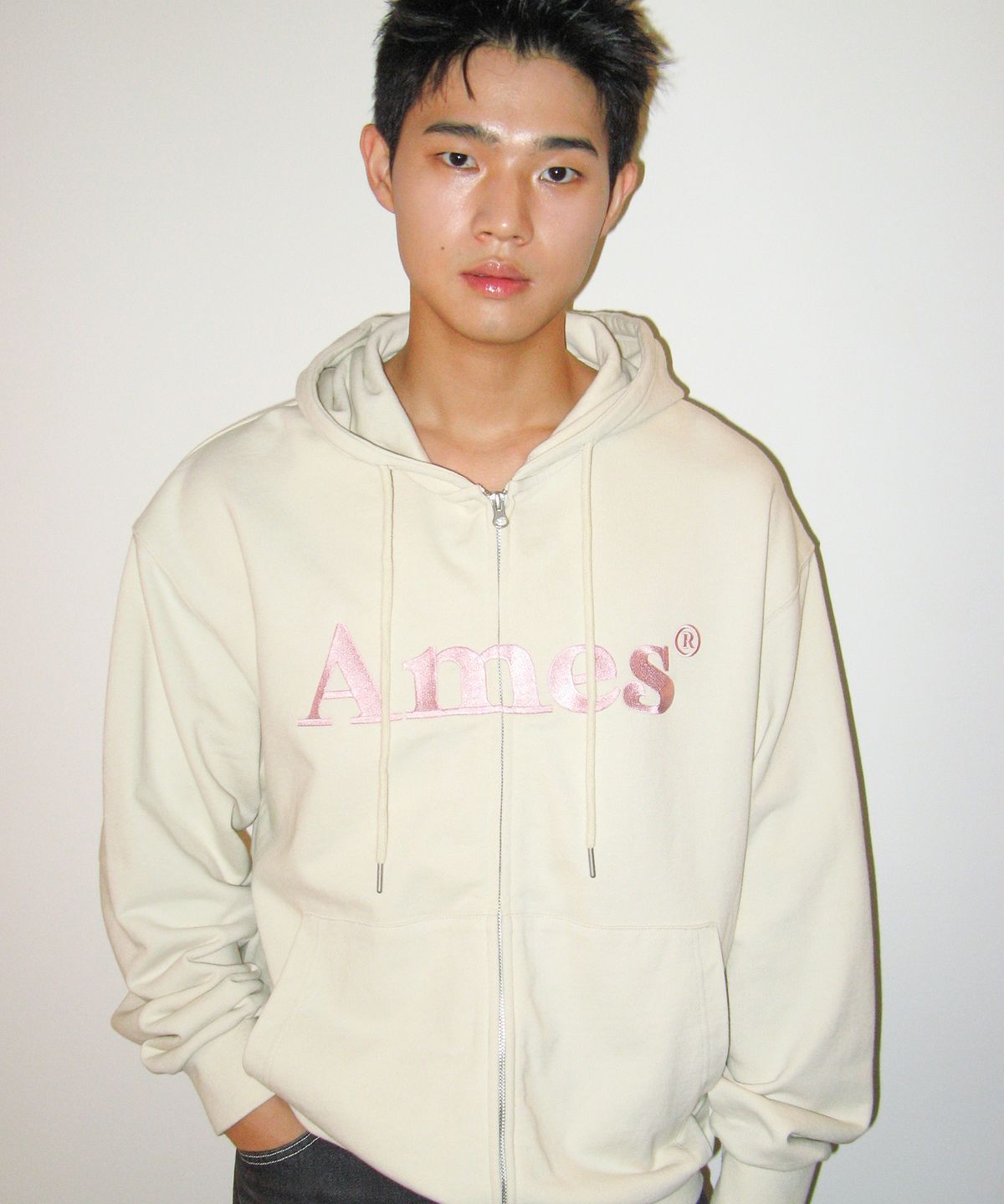 아메스 월드와이드(AMES-WORLDWIDE) BASIC LOGO HOODIE ZIP UP VINTAGE CREAM