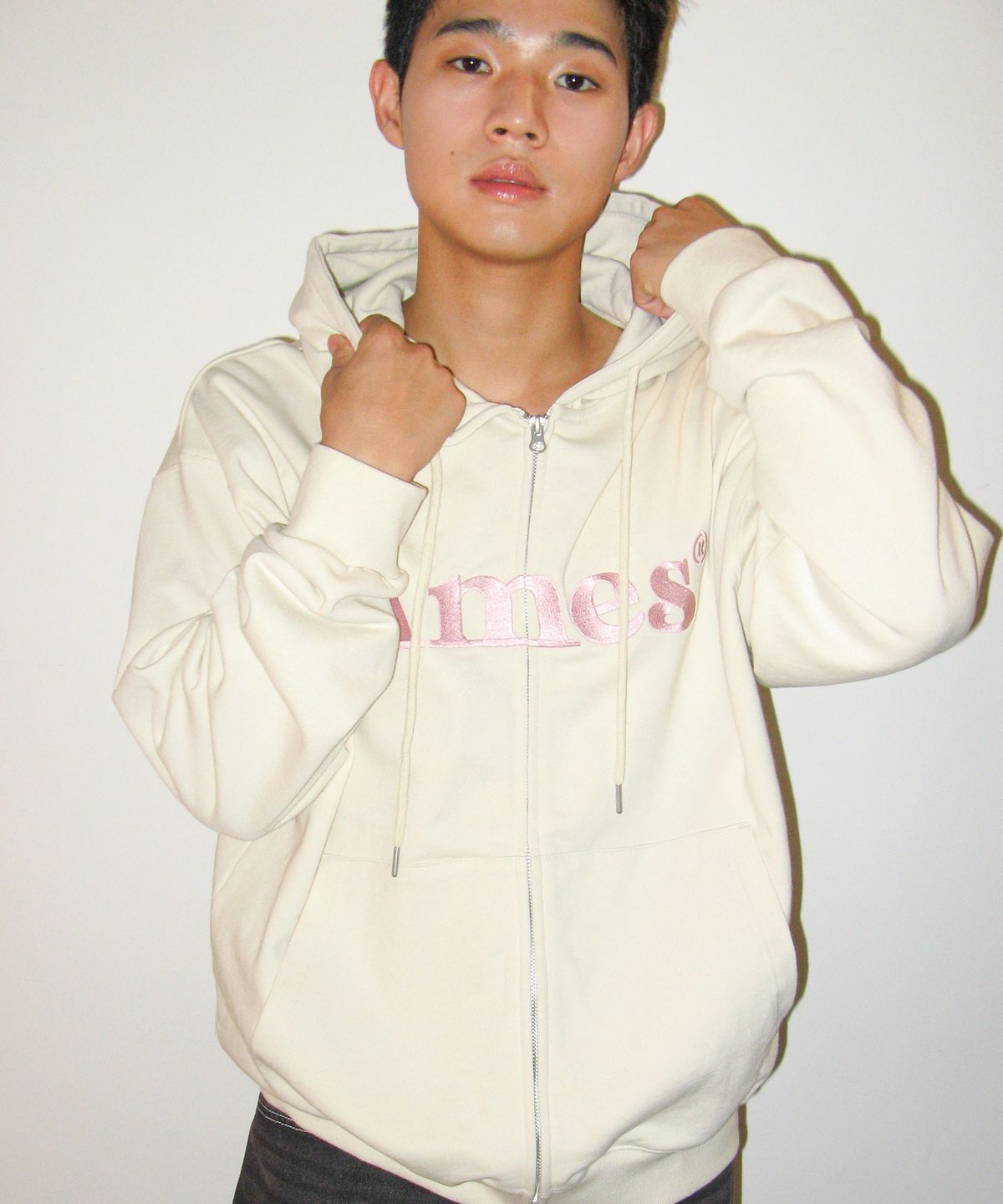 아메스 월드와이드(AMES-WORLDWIDE) BASIC LOGO HOODIE ZIP UP VINTAGE CREAM