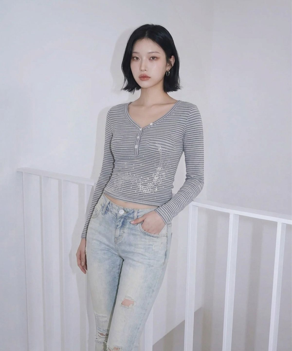 본슬리피(BORN SLIPPY) Future Wave Stripe Henley Long Sleeve Tee (Melange Gray)