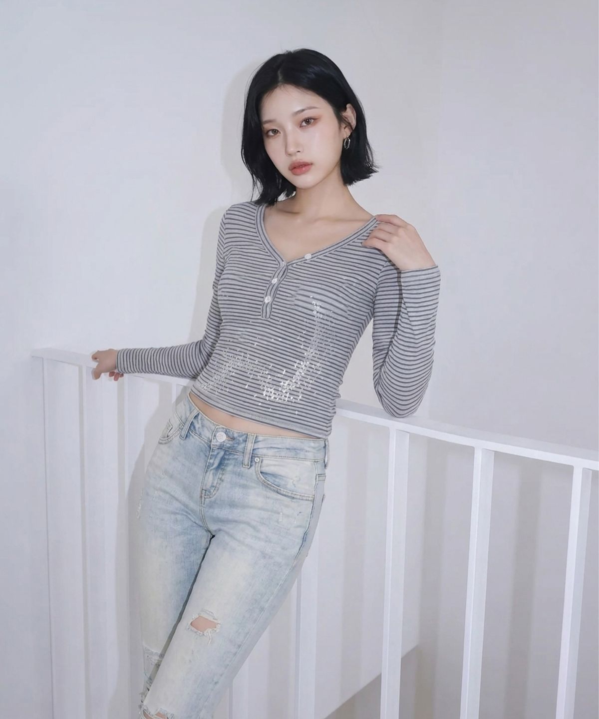 본슬리피(BORN SLIPPY) Future Wave Stripe Henley Long Sleeve Tee (Melange Gray)