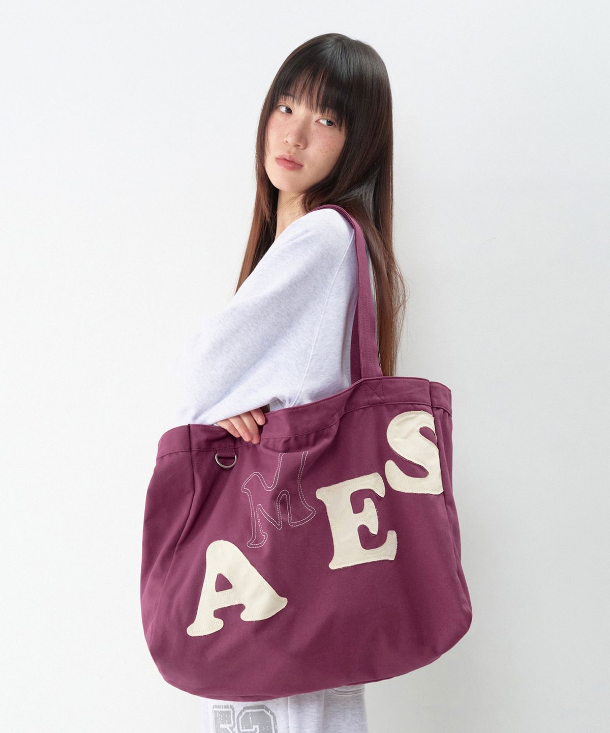 아메스 월드와이드(AMES-WORLDWIDE) BIG TYPO APPLIQUE SHOULDER BAG PURPLE