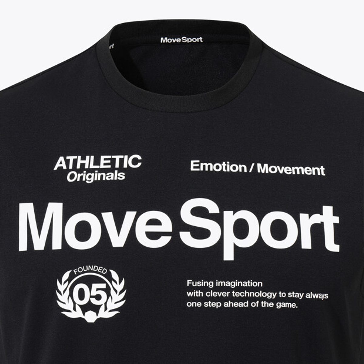 무브스포츠 바이 데상트(MOVESPORT BY DESCENTE) 워딩 그래픽 슬리브리스 블랙 VS121EST11