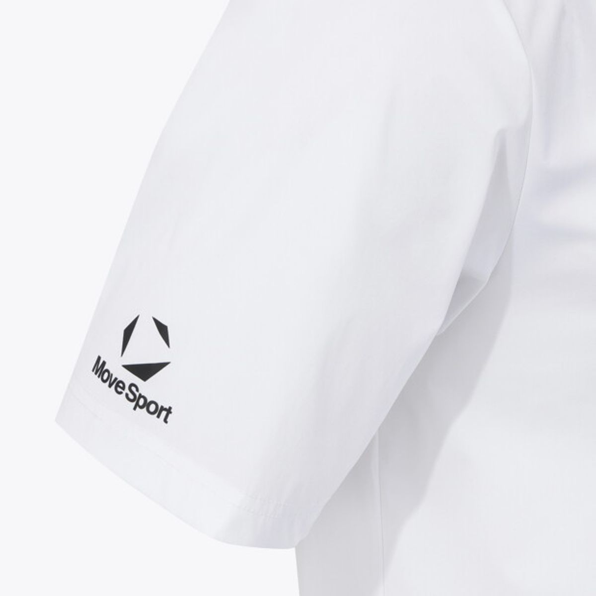 무브스포츠 바이 데상트(MOVESPORT BY DESCENTE) 워딩 그래픽 우븐 반팔 티셔츠 화이트 VS123ETS12