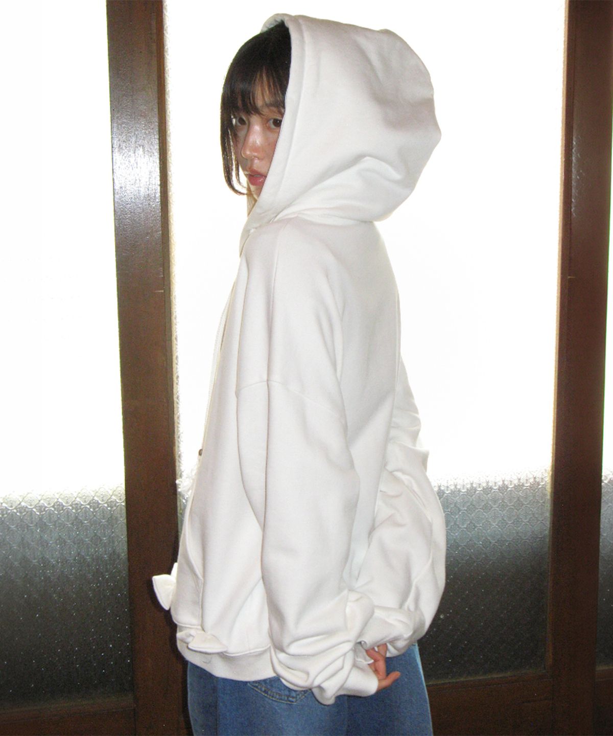 론론(RONRON) BUTTON RIBBON HOODIE ZIP UP WHITE