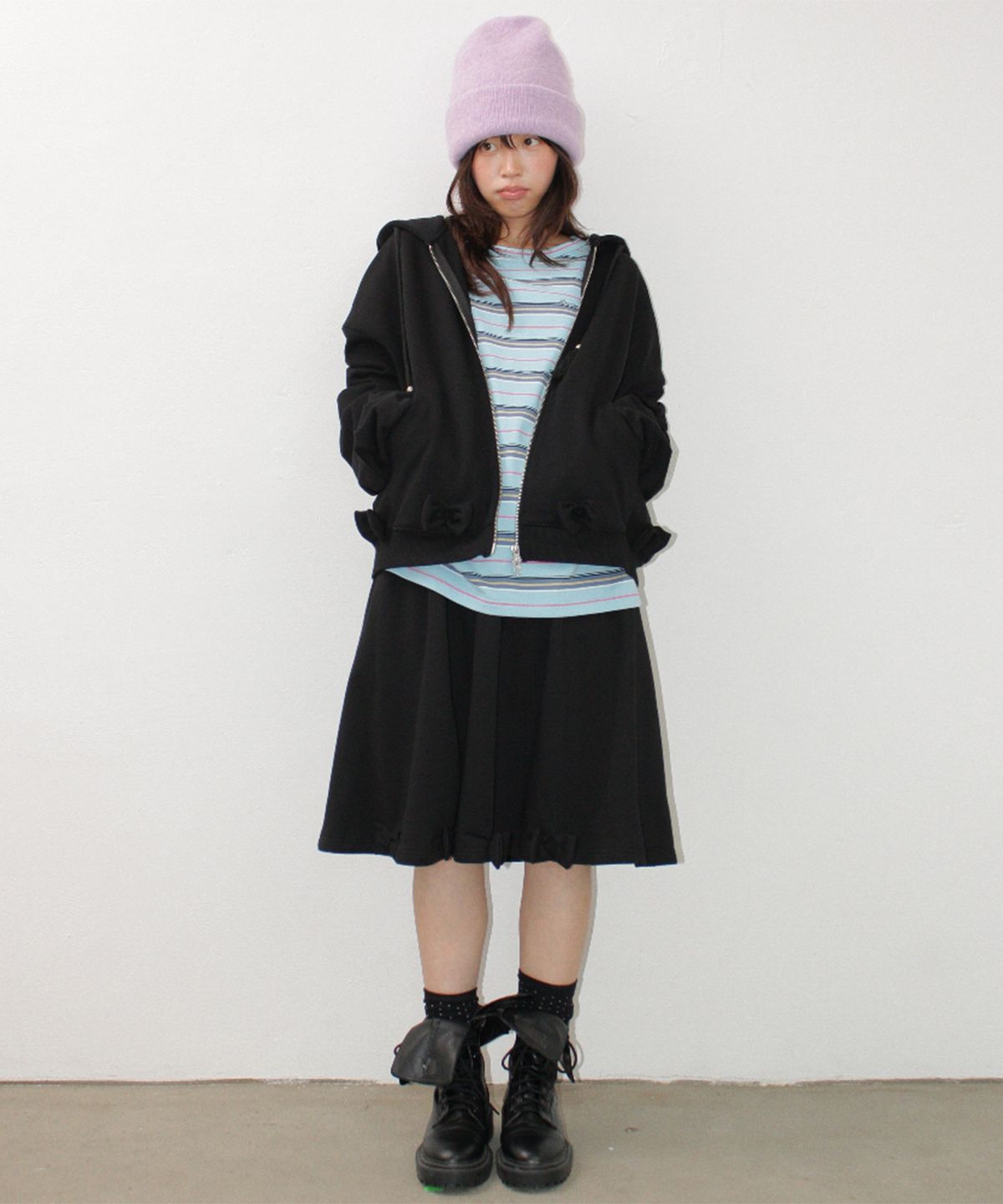 론론(RONRON) BUTTON RIBBON HOODIE ZIP UP BLACK
