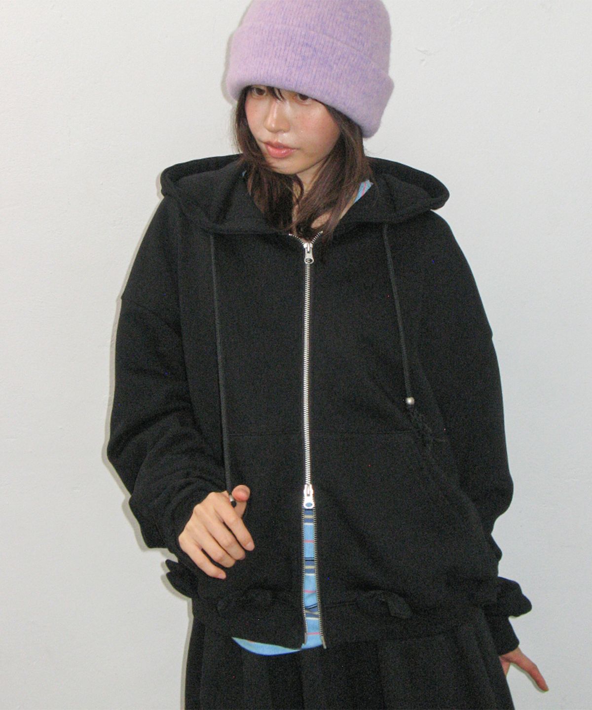 론론(RONRON) BUTTON RIBBON HOODIE ZIP UP BLACK