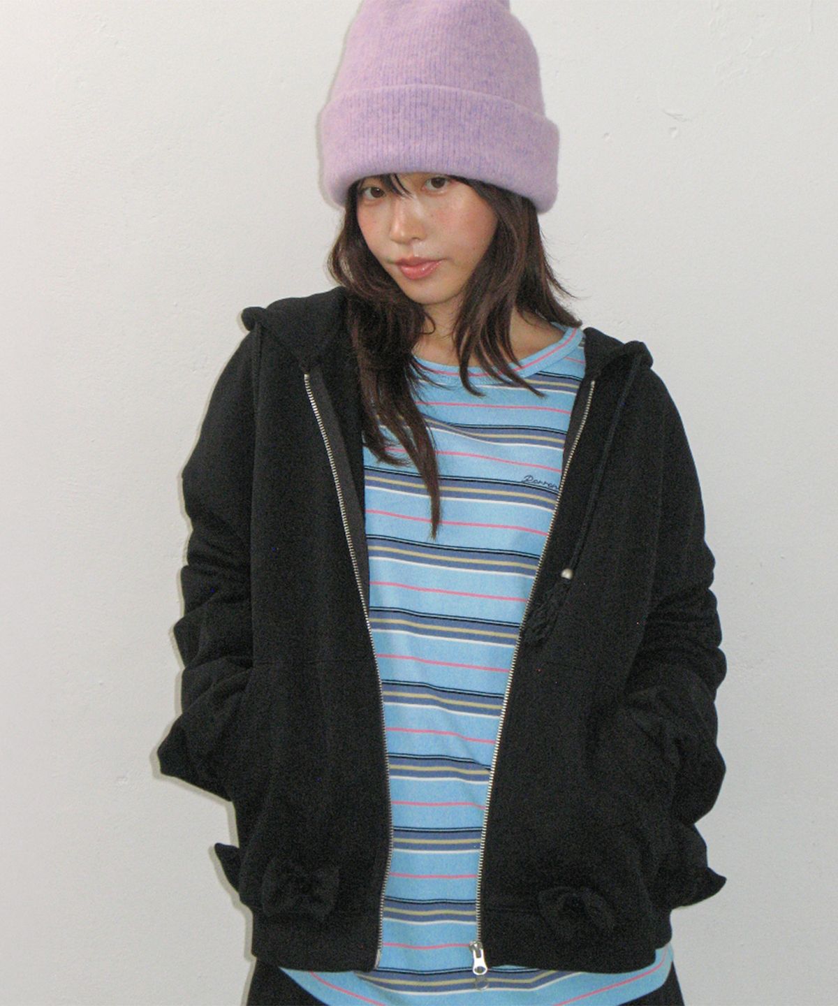 론론(RONRON) BUTTON RIBBON HOODIE ZIP UP BLACK