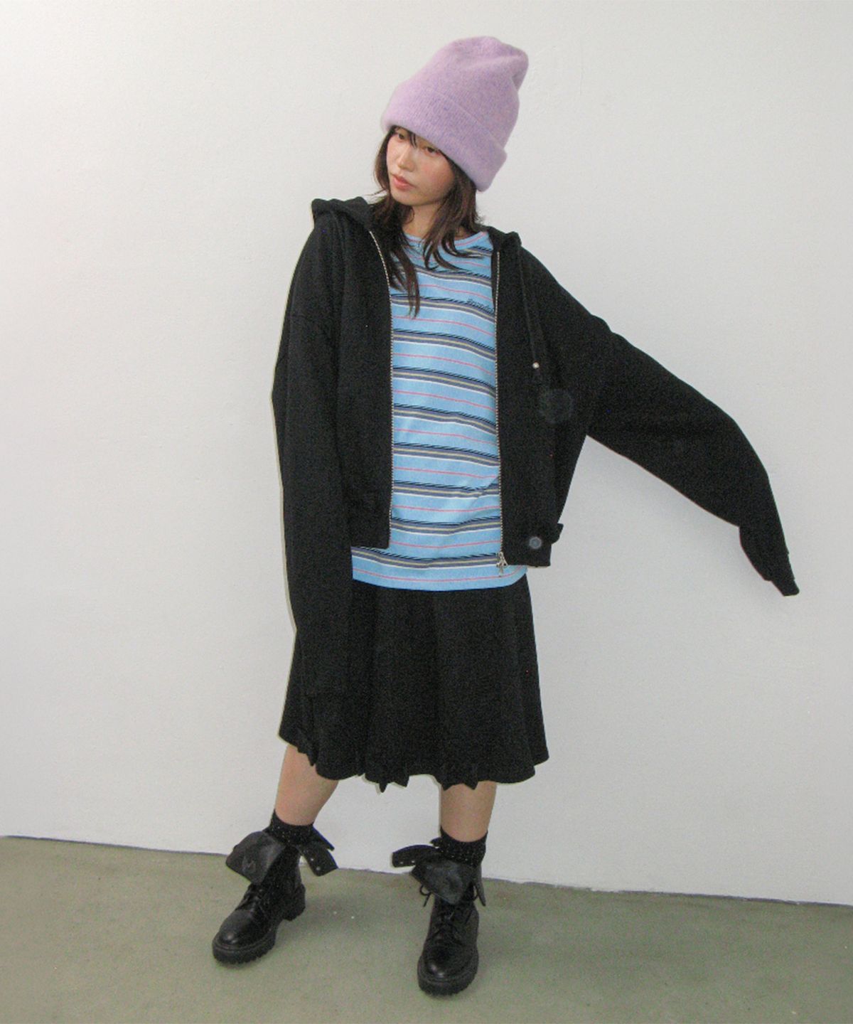 론론(RONRON) BUTTON RIBBON HOODIE ZIP UP BLACK