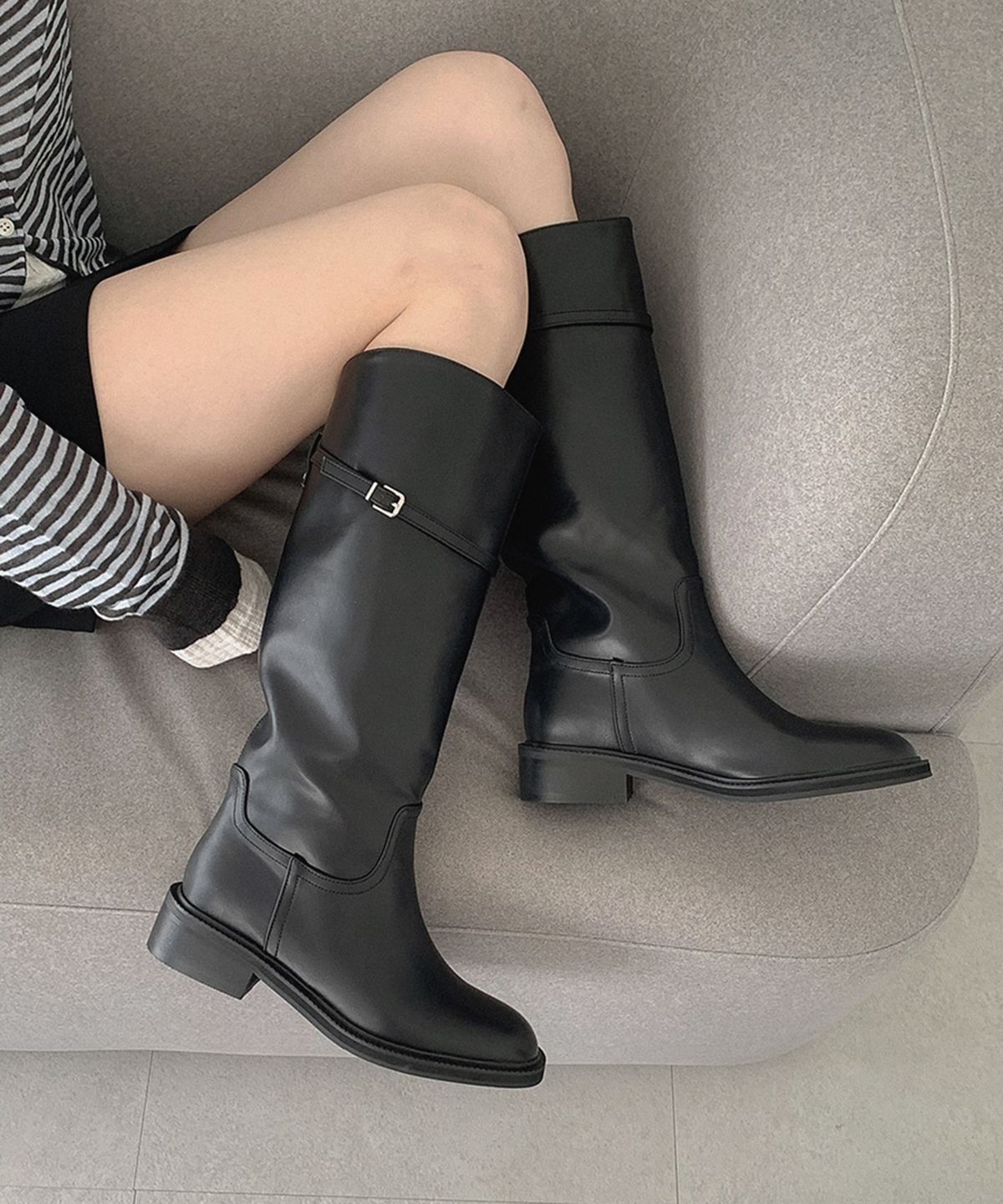 무드앤플(MOODNPLE) Moat 벨티드 장식 부츠 4cm black
