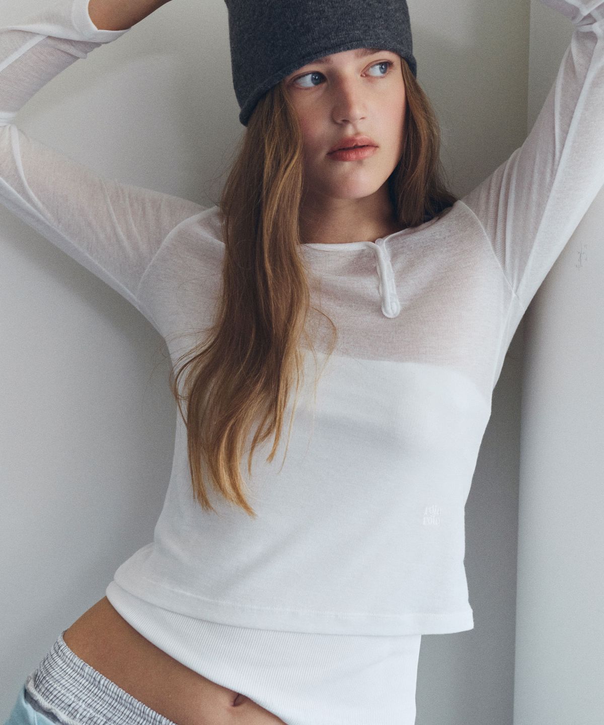 로라로라(ROLAROLA) NUBASIC BUTON LINE RIP T-SHIRT WHITE