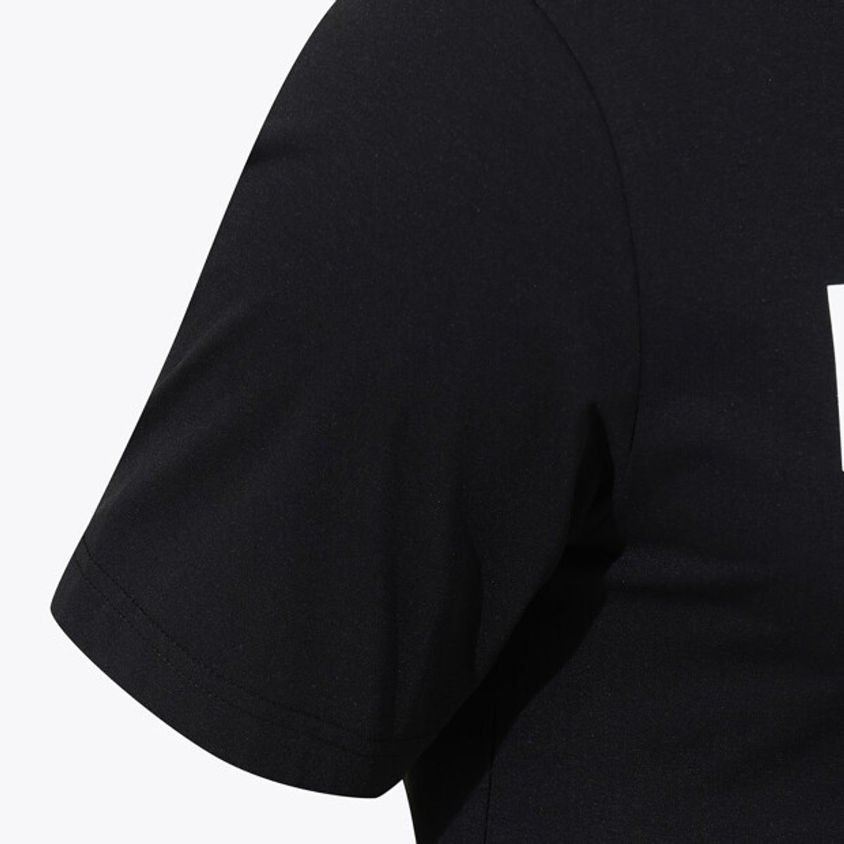 무브스포츠 바이 데상트(MOVESPORT BY DESCENTE) 워딩 그래픽 메쉬 배색 반팔 티셔츠 블랙 VS121ETS13