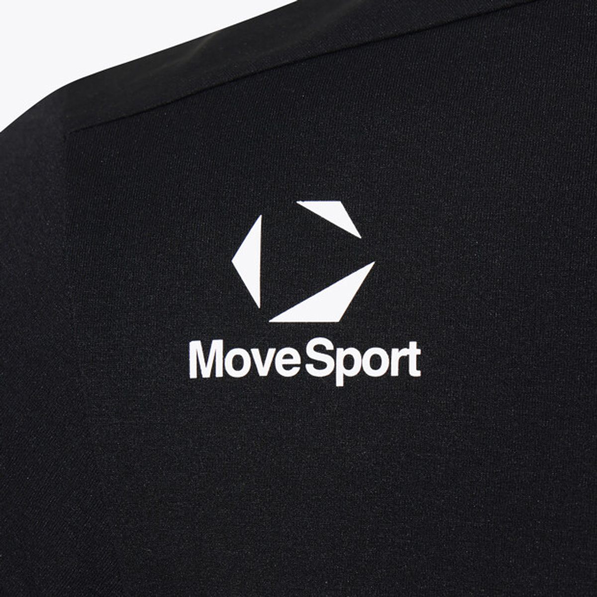 무브스포츠 바이 데상트(MOVESPORT BY DESCENTE) 숄더 워딩 그래픽 반팔 티셔츠 블랙 VS121ETS15