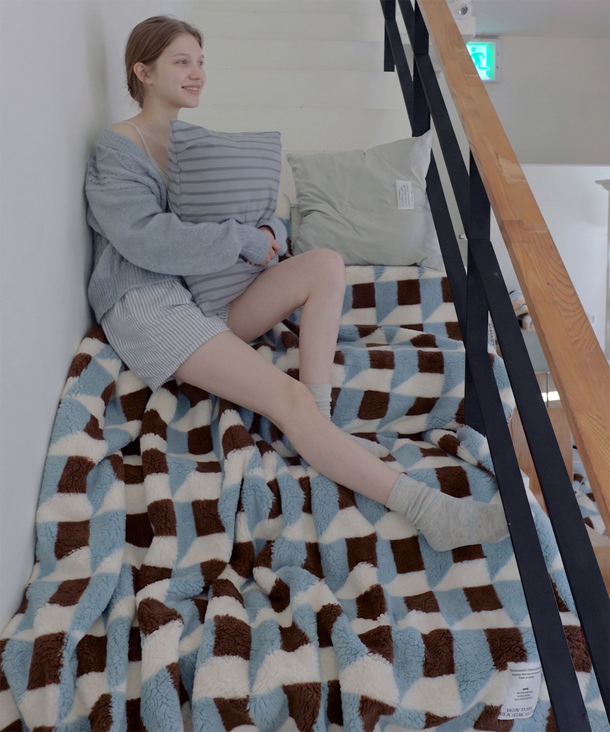 메종드룸룸(MAISON DE ROOMROOM) 아이소메트릭 알러지케어 플리스 블랭킷