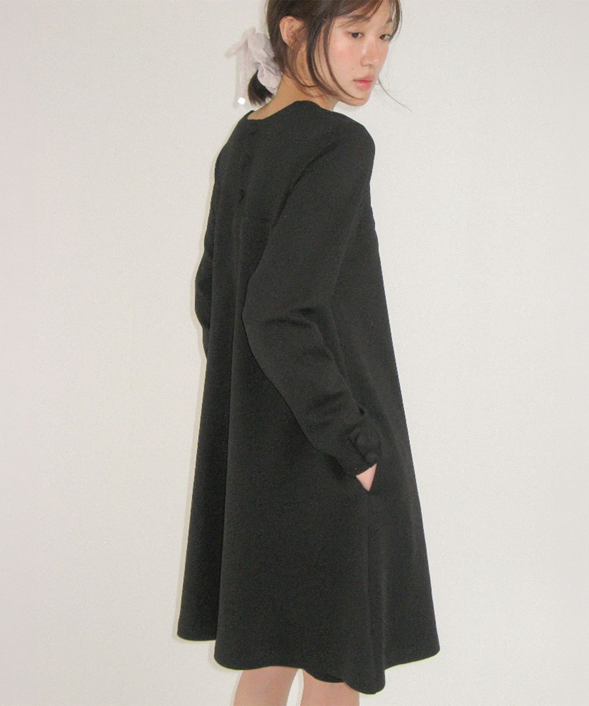 론론(RONRON) REVERSIBLE RIBBON DRESS BLACK