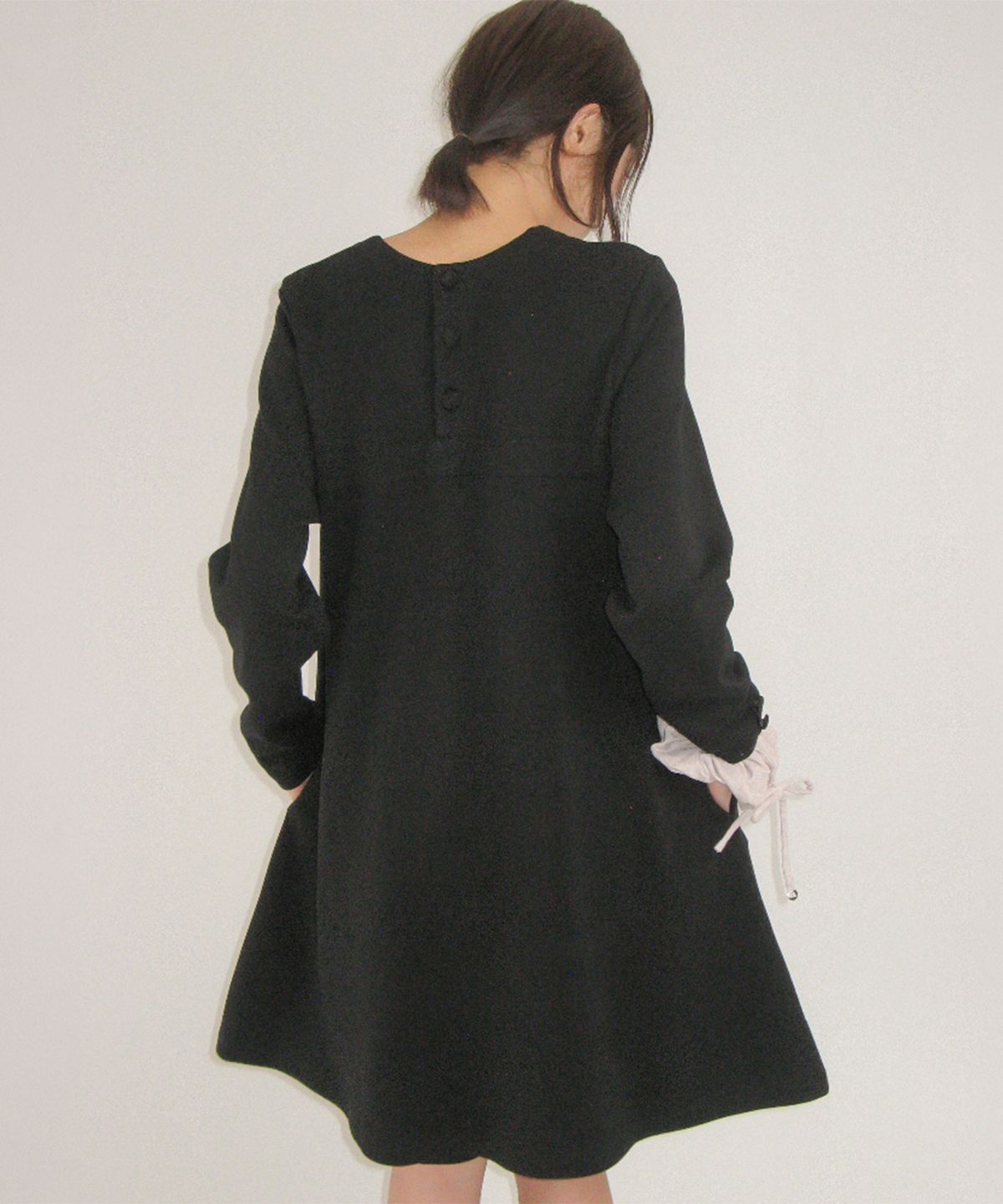 론론(RONRON) REVERSIBLE RIBBON DRESS BLACK