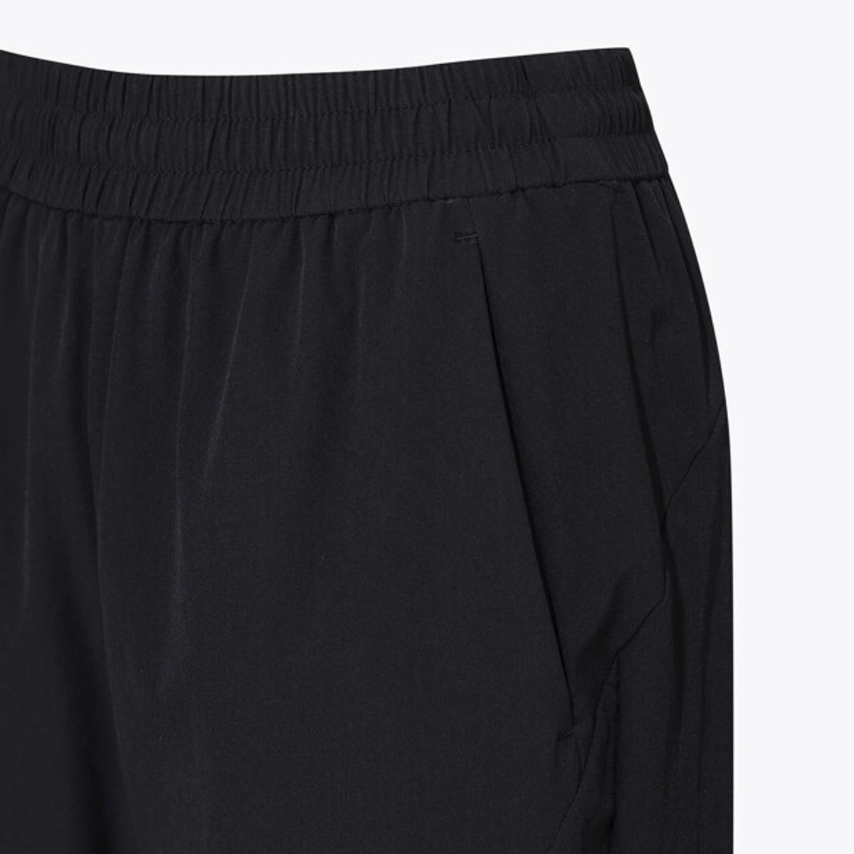 무브스포츠 바이 데상트(MOVESPORT BY DESCENTE) 로고 우븐 트레이닝 팬츠 블랙 VS121EWP11