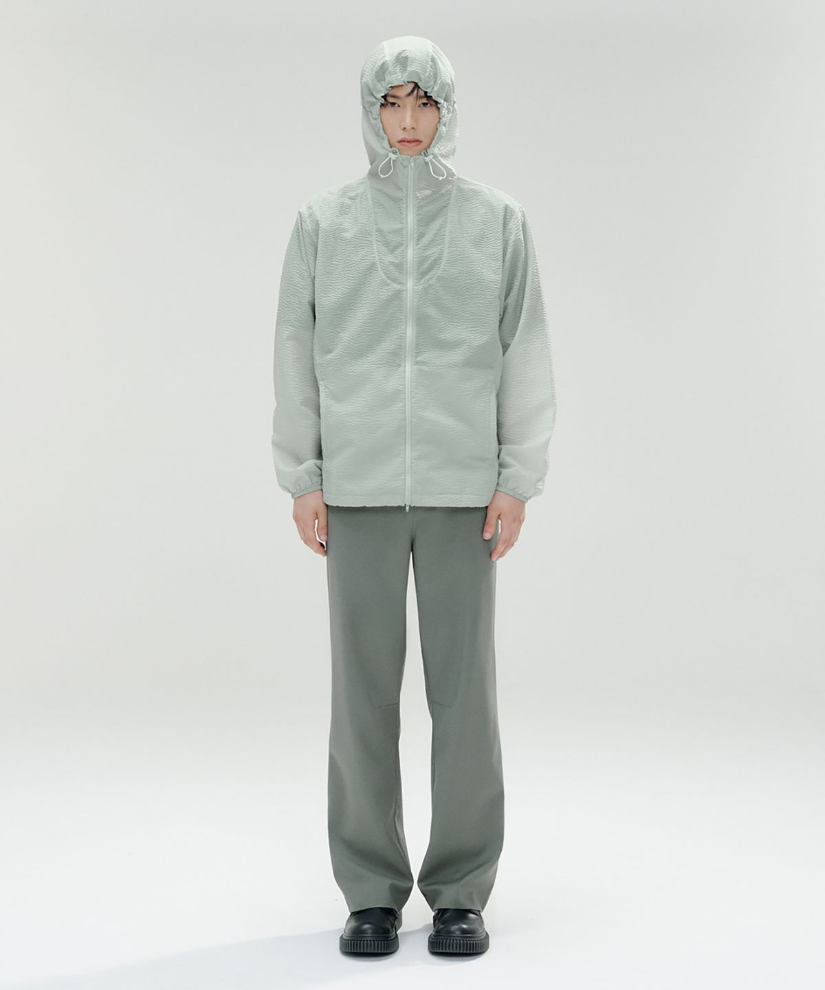 오아노(OANO) EMBOSSED ZIP HOODIE / SILVER GREEN
